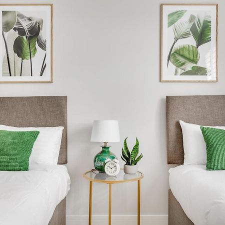 Staines-upon-Thames Executive 2 Bedroom Apt City Centre Free Pkg , Wifi By Tent Serviced Apartments מראה חיצוני תמונה