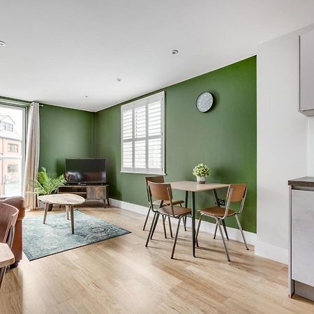Staines-upon-Thames Executive 2 Bedroom Apt City Centre Free Pkg , Wifi By Tent Serviced Apartments מראה חיצוני תמונה