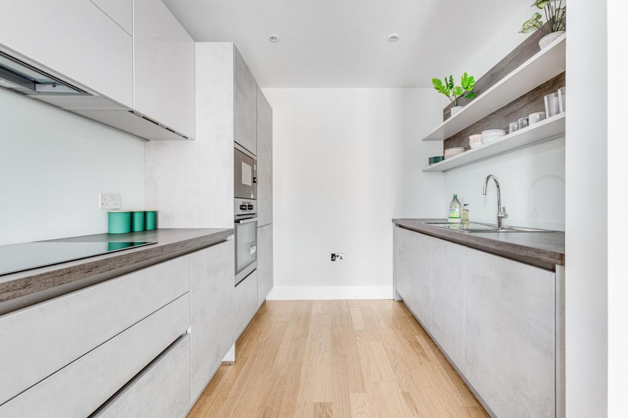 Staines-upon-Thames Executive 2 Bedroom Apt City Centre Free Pkg , Wifi By Tent Serviced Apartments מראה חיצוני תמונה