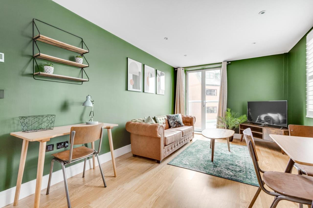 Staines-upon-Thames Executive 2 Bedroom Apt City Centre Free Pkg , Wifi By Tent Serviced Apartments מראה חיצוני תמונה